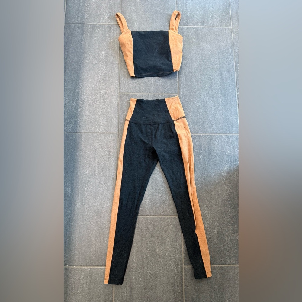 Beyond Yoga Black and Tan Set